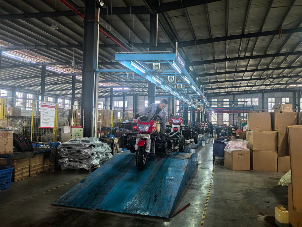 Director Qu Yongguo led a team to visit and exchange ideas with Huanghe Motorcycle Co., Ltd., seeking a new chapter of cooperation